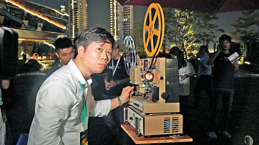 ●呂鳴宇說︰「能讓電影從業者和愛好者欣賞到原汁原味的老膠片電影，感到十分開心。」 蔣煌基 攝