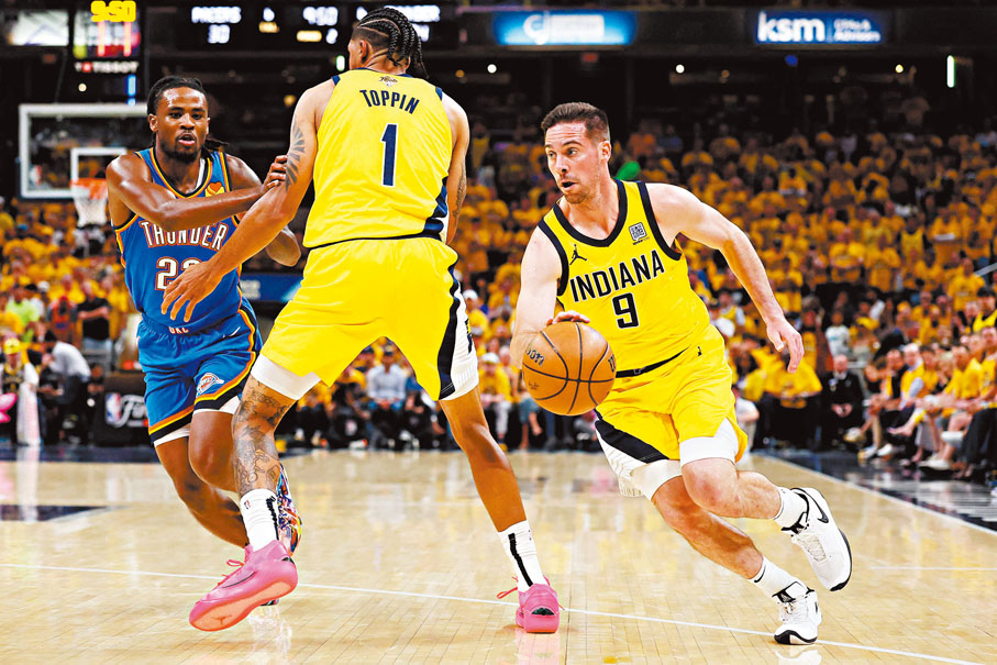 ●麥康納（右）亦是溜馬的後備奇兵。 法新社