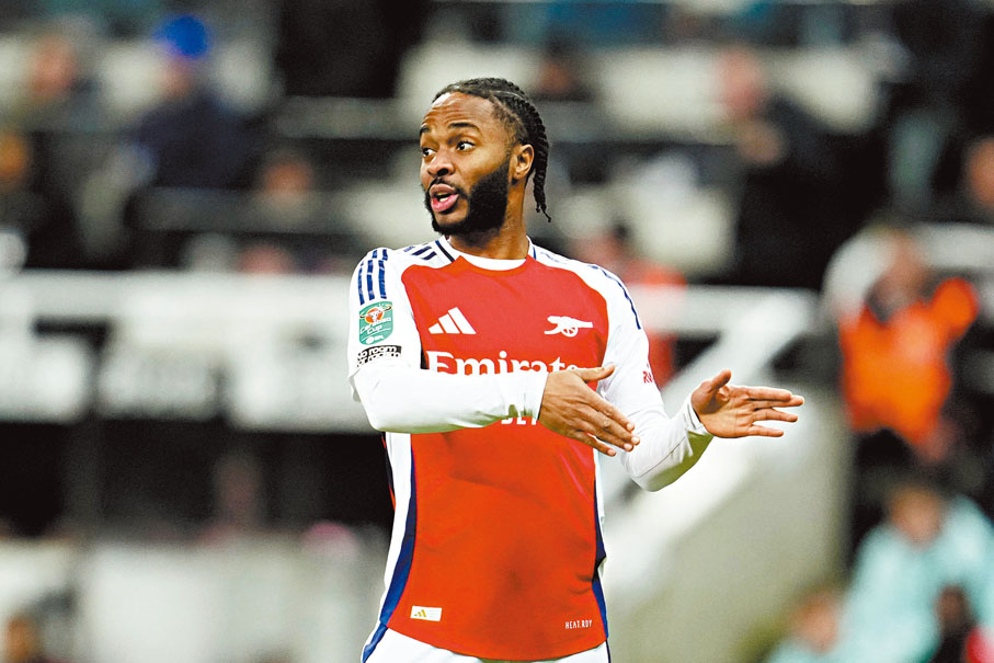 ●史達寧外借至阿仙奴也不受重用。  資料圖片