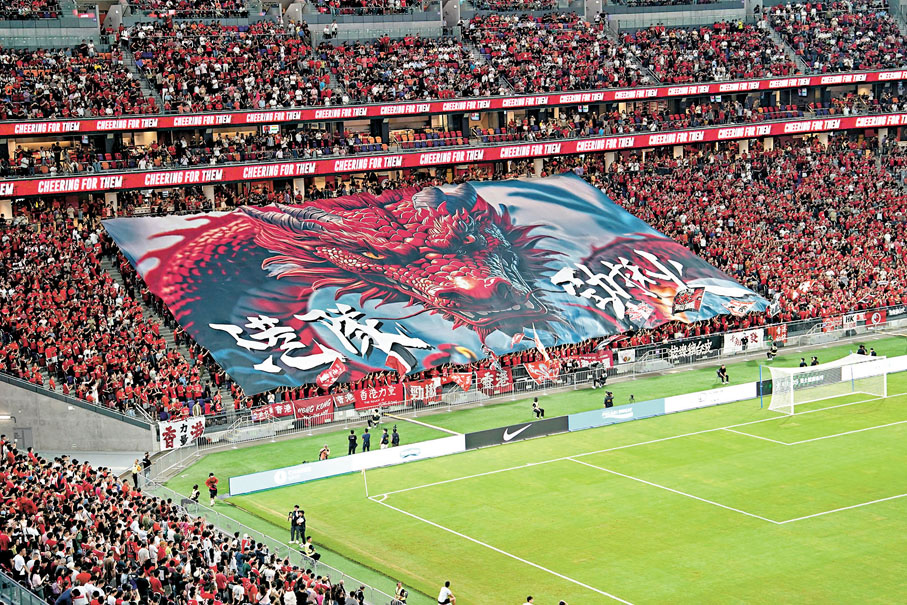 ●在啟德「港印戰」出現的紅龍Tifo，惹來極大迴響。