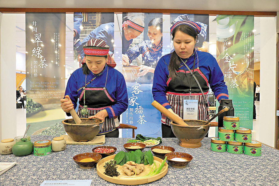 ●贛南客家擂茶製作技藝。 香港文匯報記者萬霜靈  攝