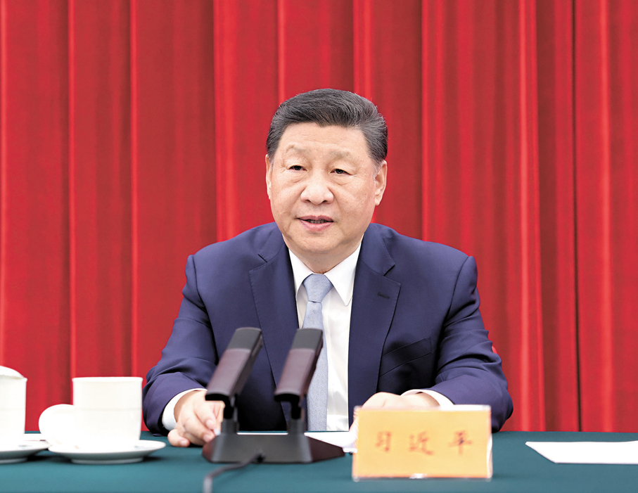 ●6月13日，中共中央在北京人民大會堂舉行紀念陳雲同志誕辰120周年座談會。中共中央總書記、國家主席、中央軍委主席習近平發表重要講話。 新華社