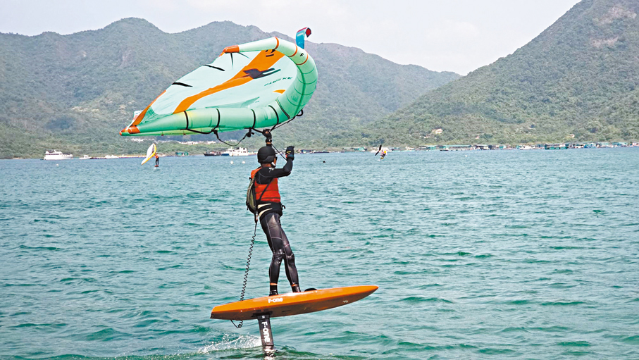 ●滑浪風翼是近年大熱的水上運動。