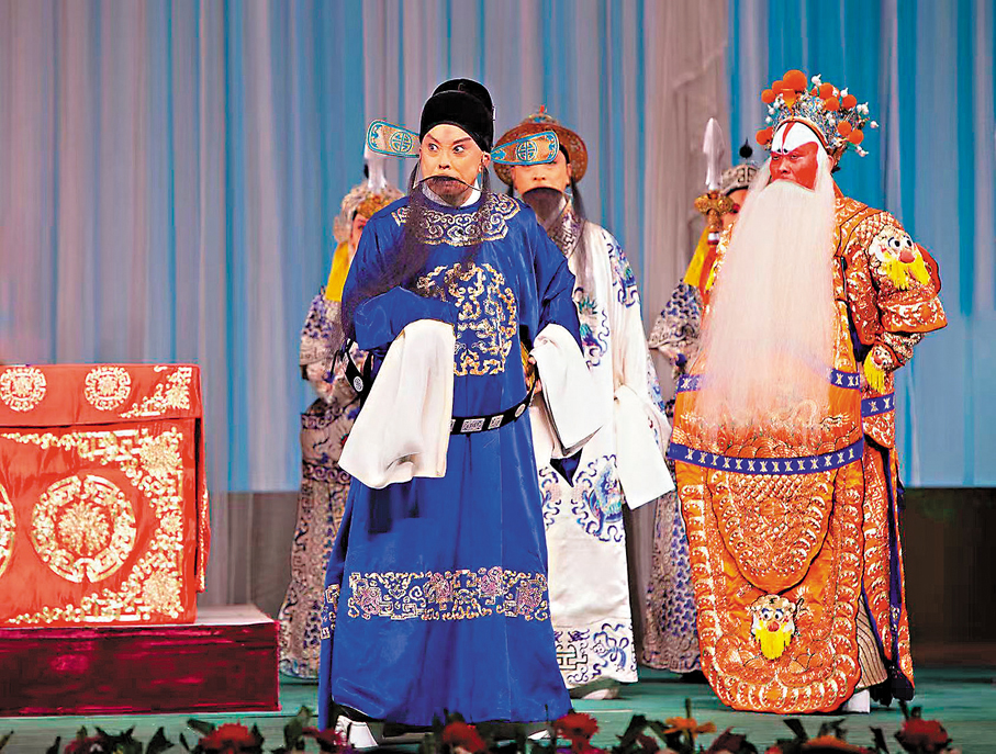 ●《群·借·華》戲中歷史人物眾多，唱念做打兼備，情節機趣。