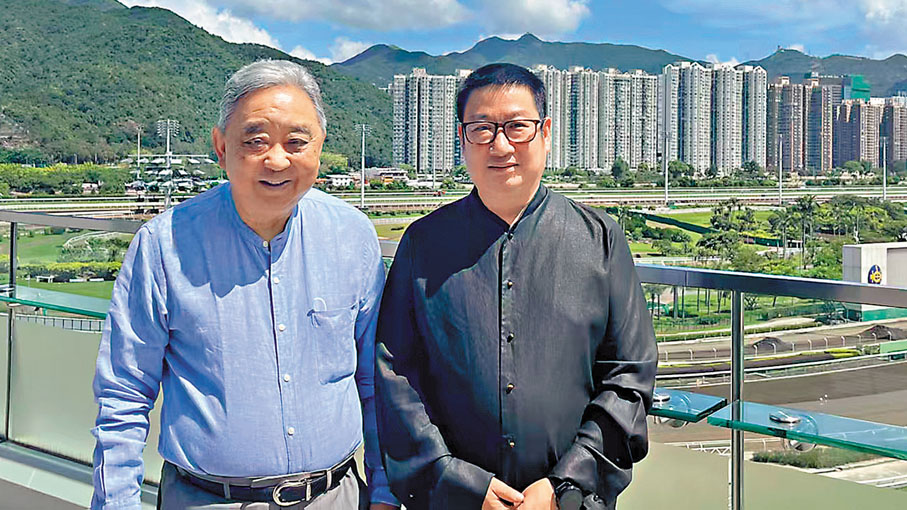 ●曹其鏞與紀雲飛在香港合影。香港文匯報浙江傳真