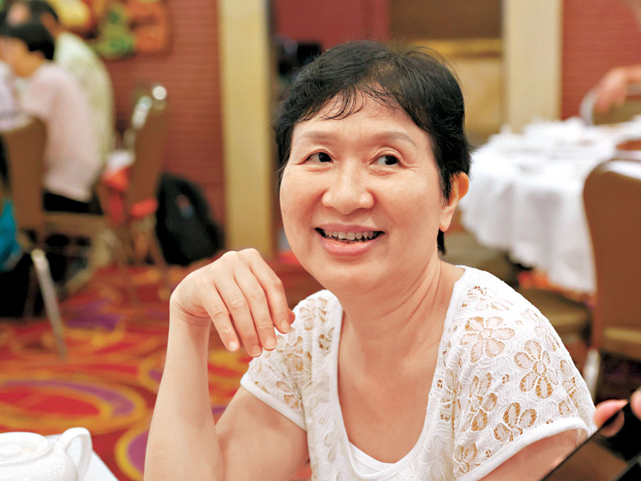 ●林太太透露兒子準備購買鞋服作為父親的節日禮物。香港文匯報記者郭木又  攝