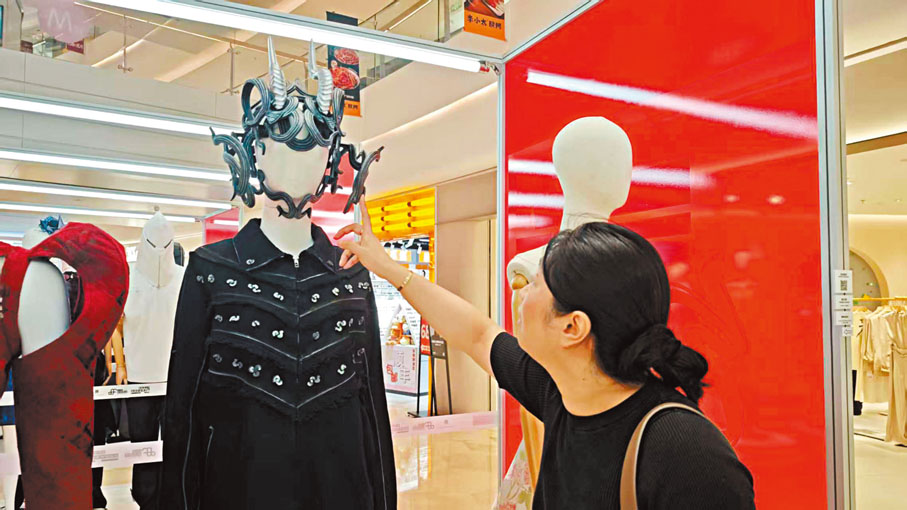 ●「時裝 × 產品設計」領域的賽博朋克面具吸引眾多觀眾關注。