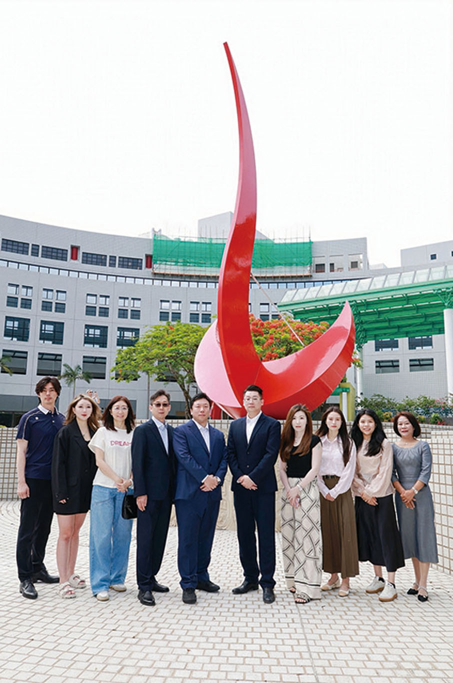 ●京港澳國際科技創新中心訪港團到訪香港科技大學。