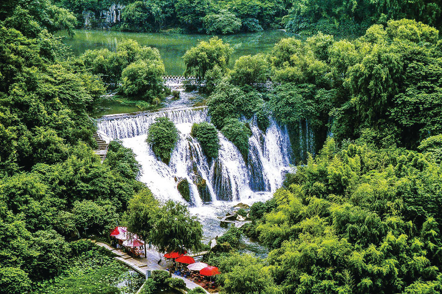 ●貴陽花溪天河潭。 曹經建 攝