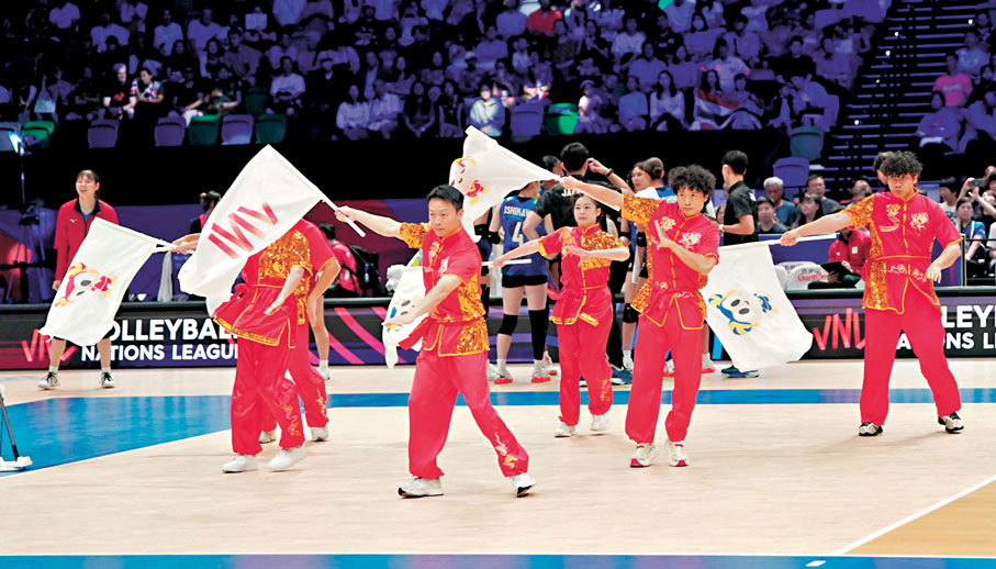 ●比賽休息期間有中國舞表演助興。香港文匯報記者張發兒 攝