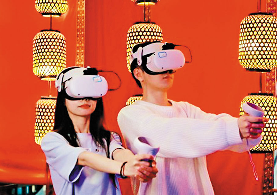 ●遊客在《風起洛陽》VR全感劇場中體驗。 網上圖片