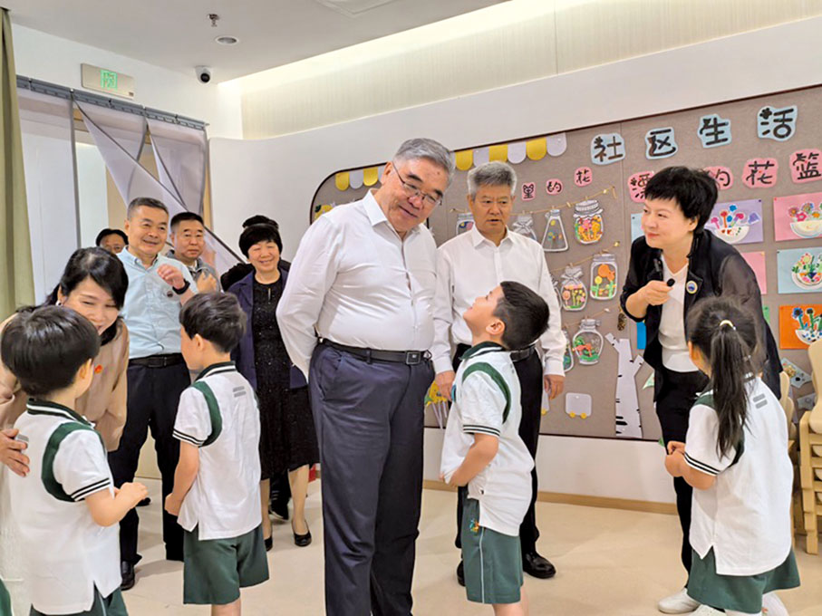 ●調研組在陝西省寶雞市工會幼稚園調研。 人民政協報