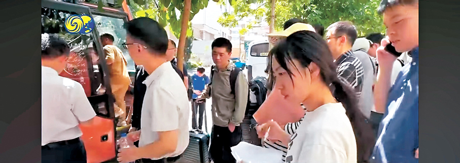 ●截至19日，已有1,600餘名中國公民從伊朗安全撤離。圖為撤僑現場。 視頻截圖