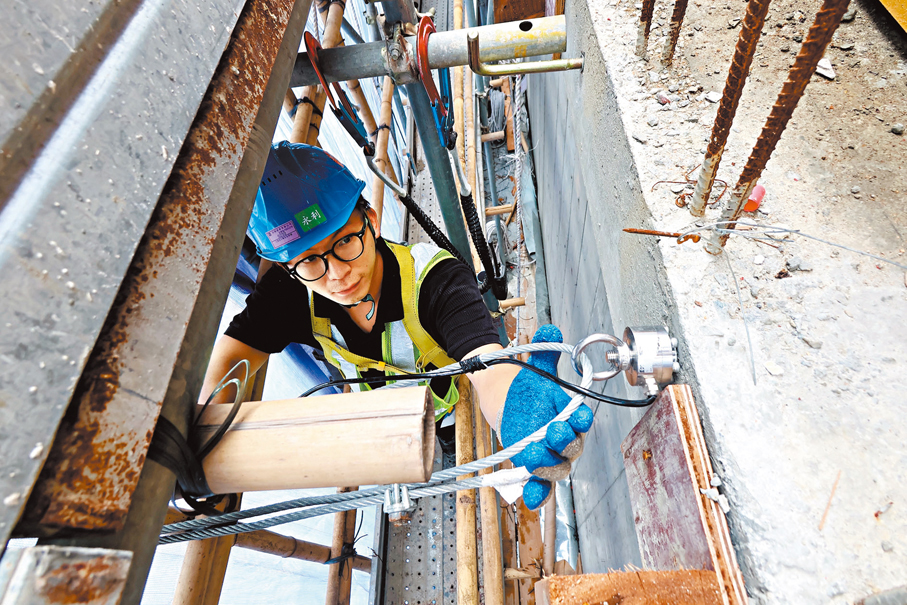 ●新輝建築表示，TIE.AI智能棚架監測系統現已在古洞一個地盤試用，未來將提供20個名額，讓小型建造商免費體驗，推動業界廣泛應用。 香港文匯報記者涂穴  攝