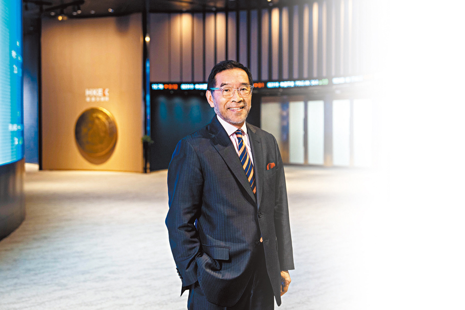 ●港交所主席唐家成表示，港交所會致力提升基礎設施及市場微結構、擴大產品生態圈，善用科技提升營運效率。
