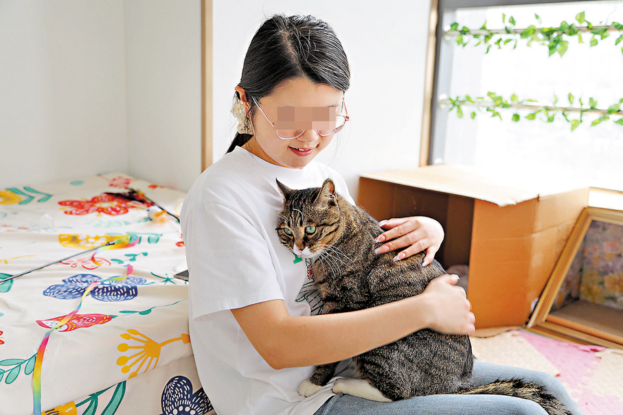 ●「方醫生」陪伴來訪患者，「傾聽」她的心聲 。 香港文匯報山東傳真