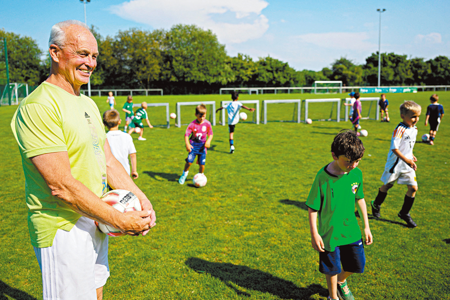 ●科利安華迪斯的父親漢斯華迪斯，是一間地區球會的會長兼球證。  資料圖片