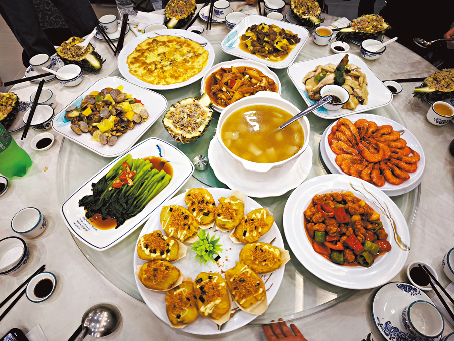 ●菠蘿風味餐，差不多每道菜都加入了菠蘿。