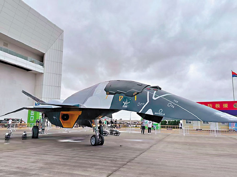 ●「白帝」乙型空天戰機模型曾亮相珠海航展吸引眾多遊客參觀打卡。 網上圖片