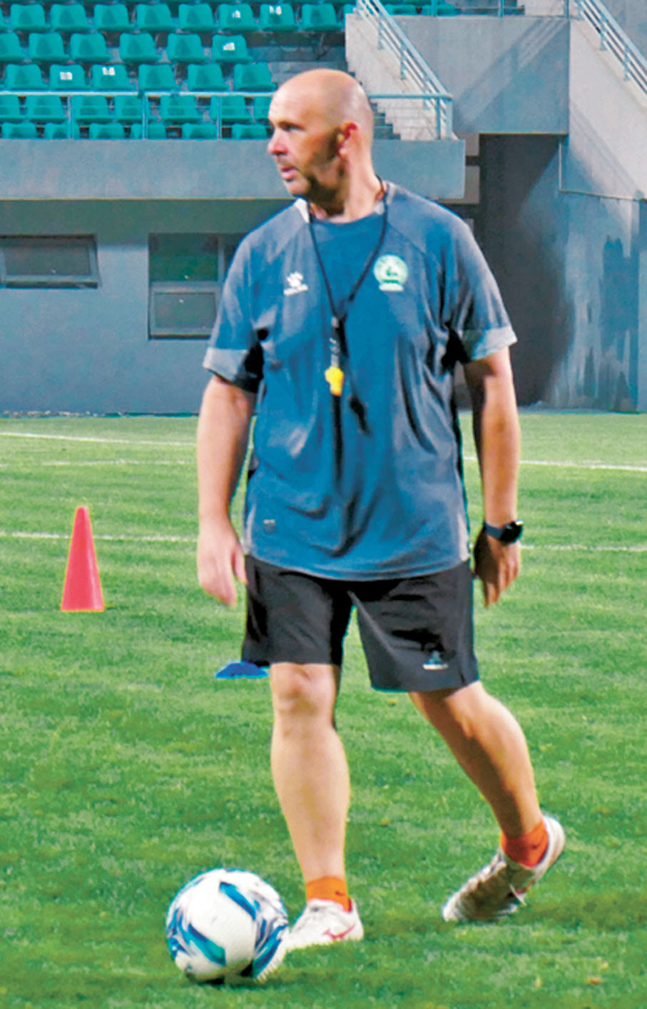 ●「蘇超」南京隊教練何塞　香港文匯報記者賀鵬飛  攝