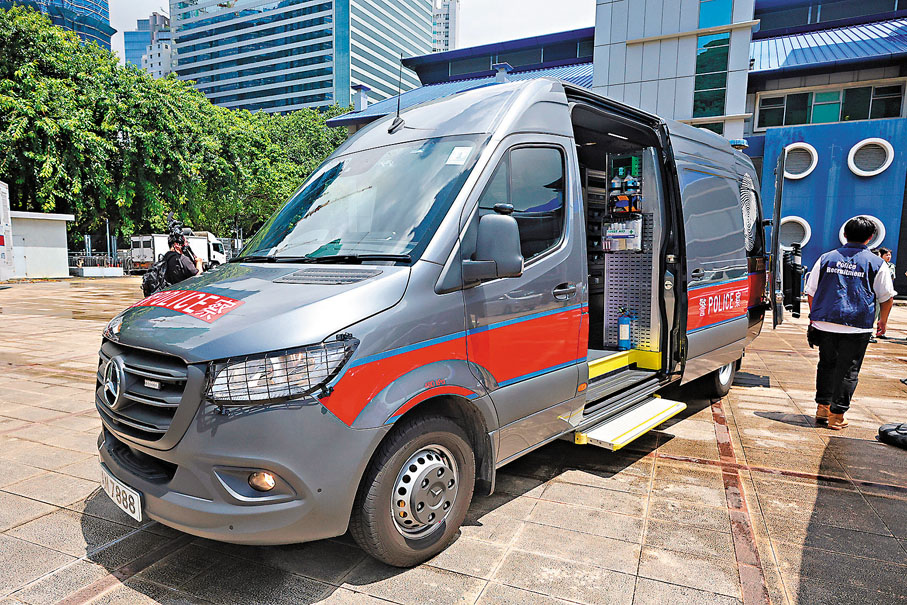 ●警方鑑證科「CSI流動實驗室」車輛昨日首次展出。 香港文匯報記者郭木又  攝