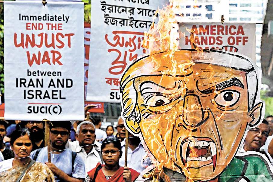 ●多國不滿美介入伊以衝突。圖為印度民眾抗議。 法新社