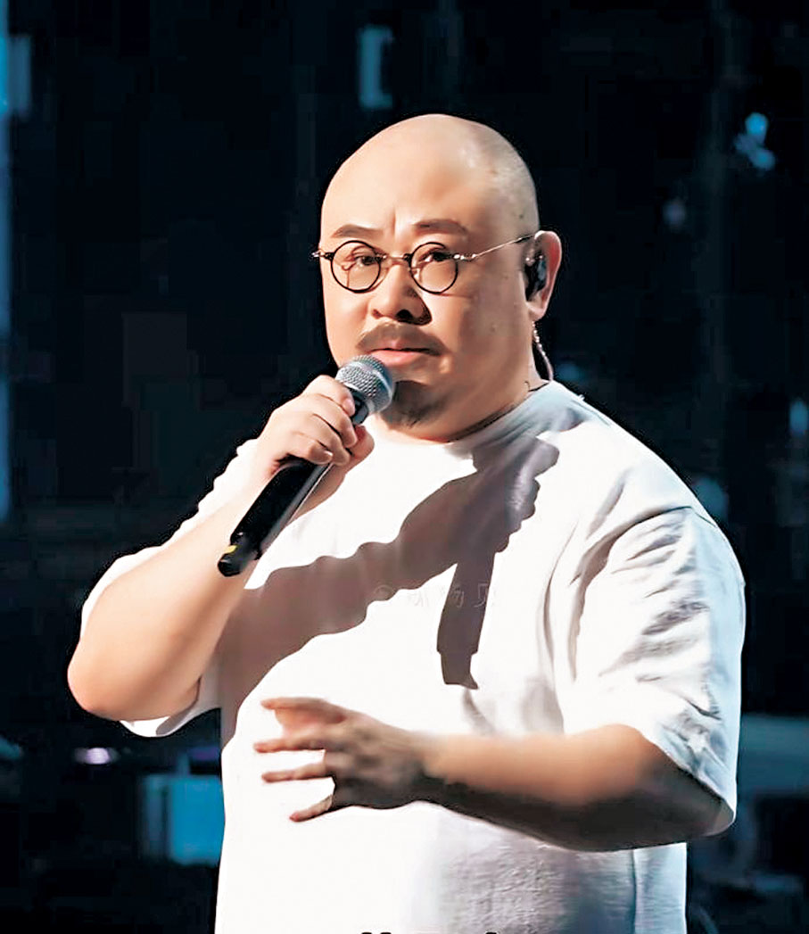 ●刀郎唱出為重慶量身定製的新作《我在山城唱山歌》。 網絡截圖