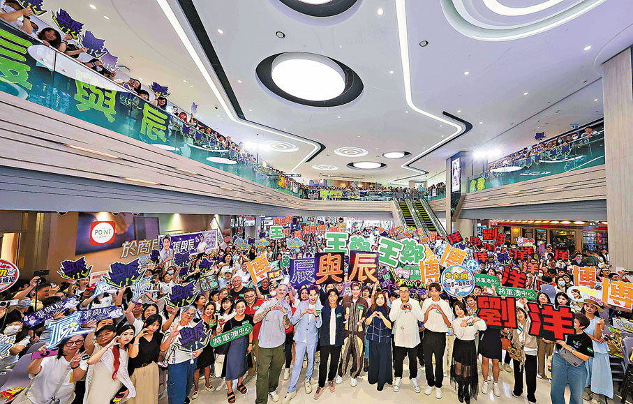 ●《中聲3》八強昨日現身商場，大班粉絲前來支持。