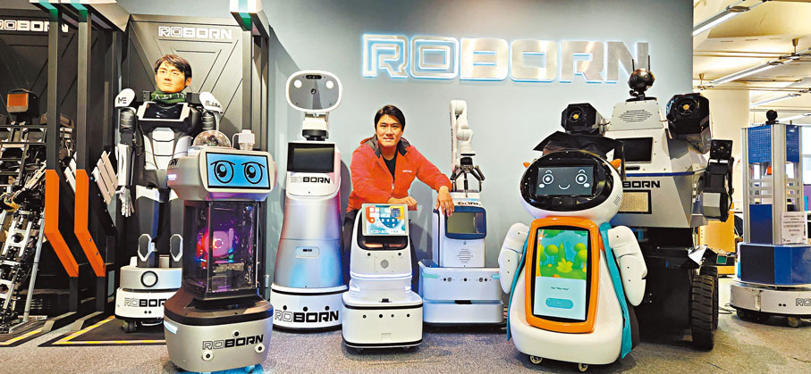 ●麥騫譽團隊研發的各類特種服務機器人。 香港文匯報廣州傳真