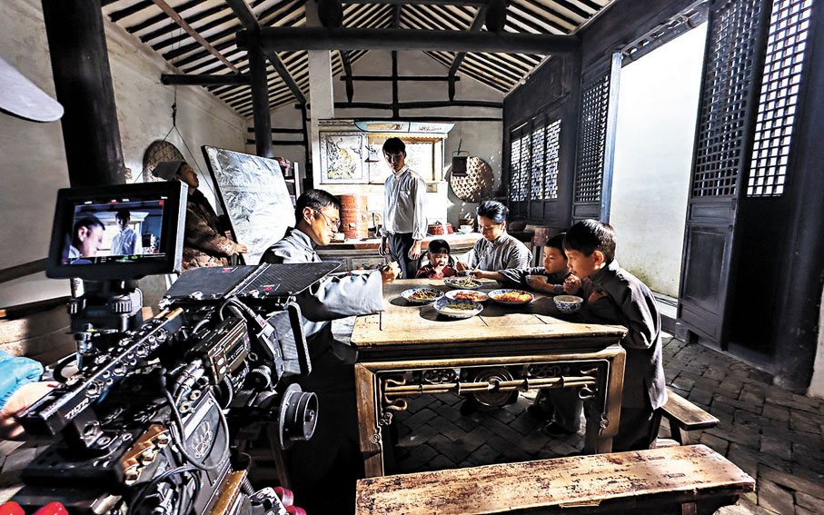 ●2023年1月，劇組在浙江嘉興平湖市莫氏莊園再現青年金庸回鄉場景。