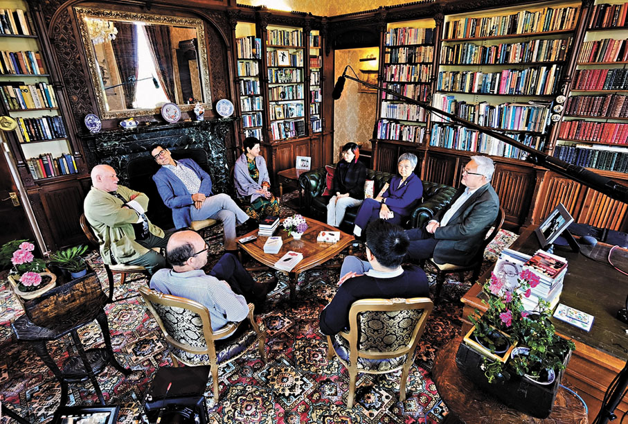 ●2023年6月，劇組在英國再現《射鵰英雄傳》英譯本分享沙龍場景。