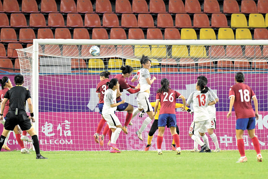 ●上海隊（白衫）與山東隊在準決賽比賽中。 受訪者供圖