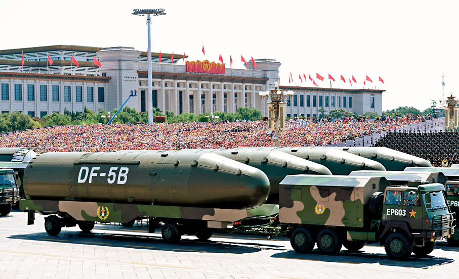 ●2015年9月3日，核導彈第二方隊接受檢閱。資料圖片