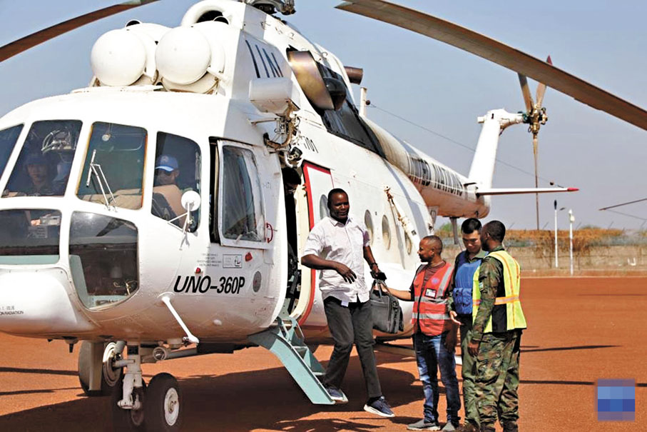 ●2023年5月3日，中國第三批赴阿卜耶伊維和直升機分隊出動一架直升機赴蘇丹卡杜格利撤離滯留的聯合國工作人員。網上圖片