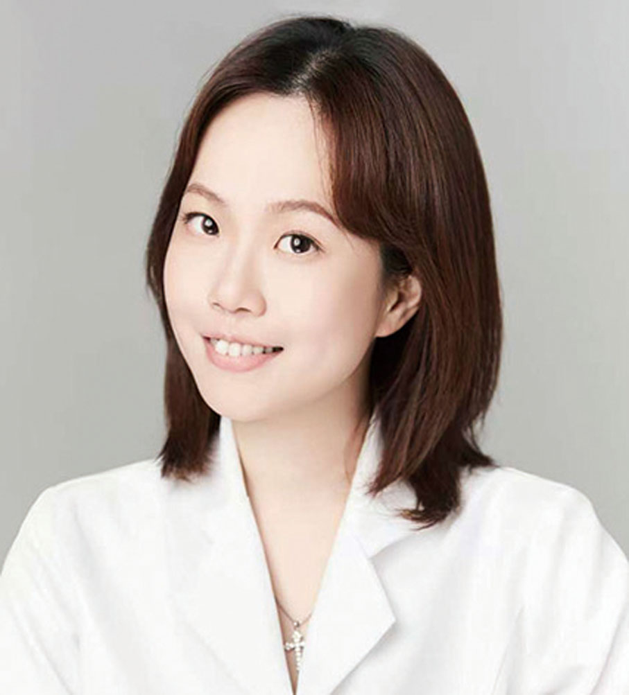 香港中醫整脊學會常務院長饒康怡：針對私人診所電子化需求，建議引入AI輔助系統破解技術門檻，並開設專科護士培訓課程，協助資深中醫師完成數位化診療流程優化，構建標準化電子健康檔案體系。