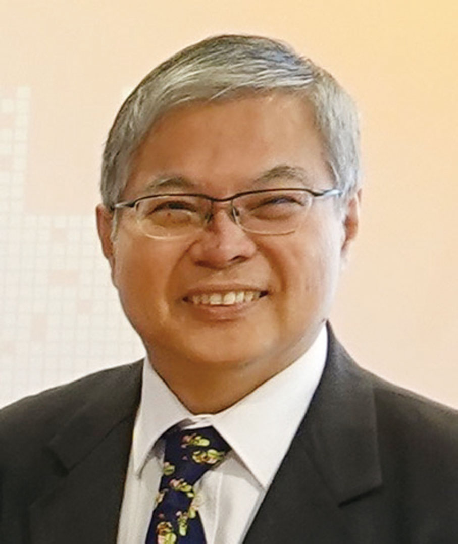 香港中文大學中醫學院中醫學會會長李然贊：中醫行業經二十餘年制度化發展，已吸引大批青年醫師加入，但仍需破解資源配置、服務創新等現實課題。呼籲業界把握機遇，主動融入現代醫療管理體系。