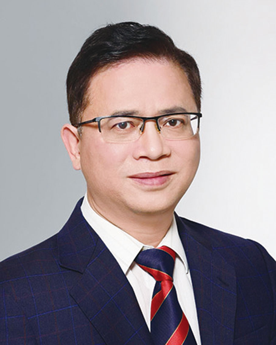 港九中醫師公會首席理事長何國偉：隨着政府對中醫藥扶持力度加大及民眾健康意識提升，私營中醫機構迎來發展黃金期，近年增速顯著。機構需強化內部管理、規範服務流程，並主動配合政策監管，以專業化與標準化鞏固競爭優勢，共同推動中醫藥產業高質量發展。