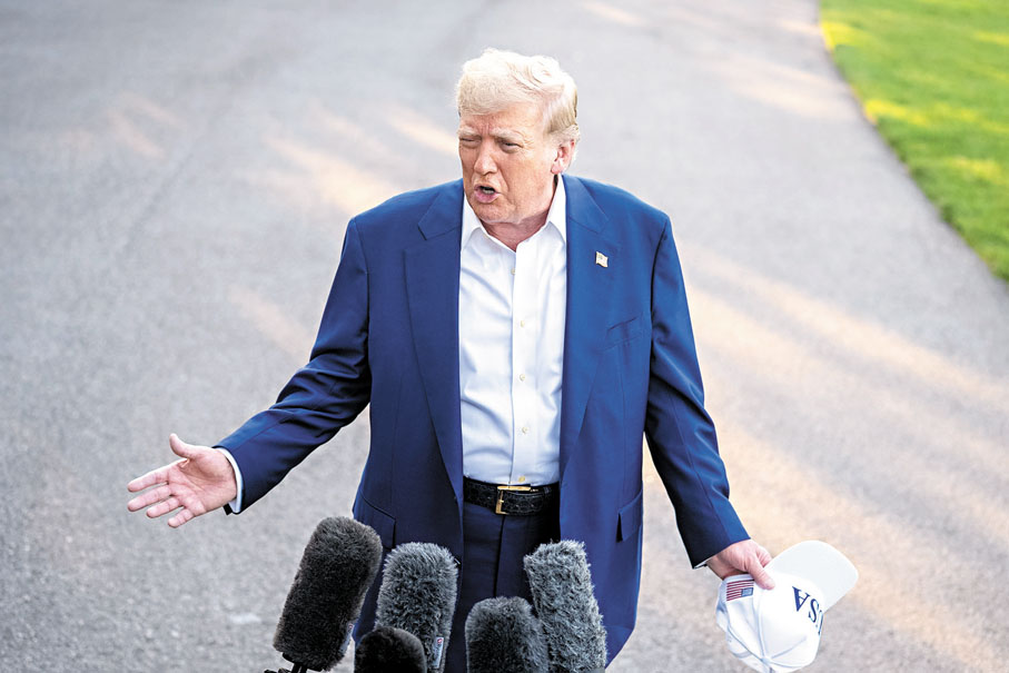 ●特朗普出發前往荷蘭舉行的北約峰會前，接受傳媒採訪。 新華社