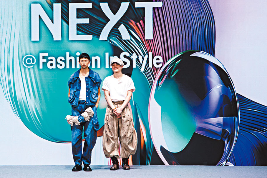 ●Jason Ying（右）將可持續牛仔布融合軍事元素，以新物料重塑經典。