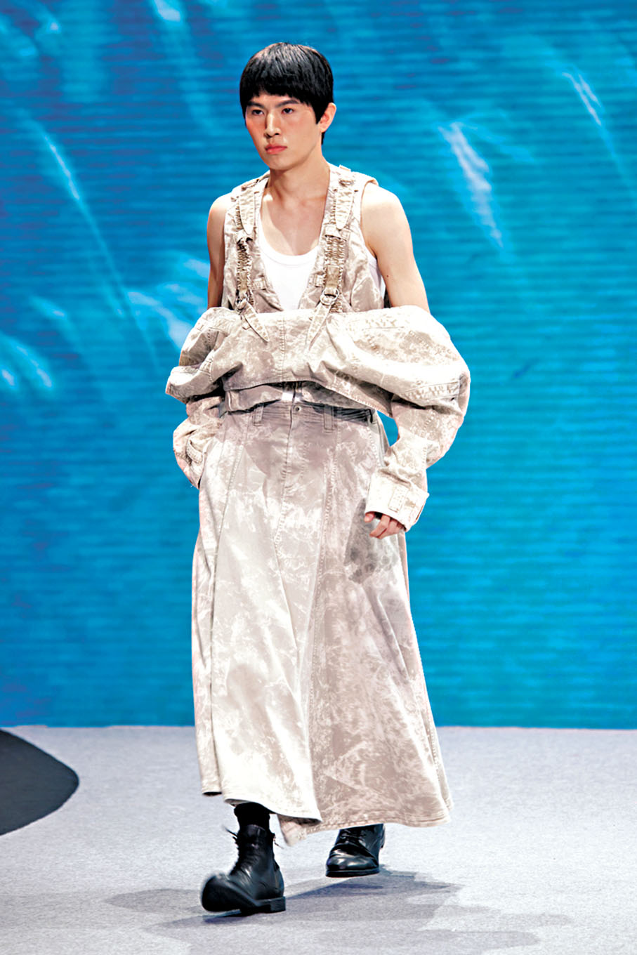 ●使用可持續牛仔布創作的時裝。