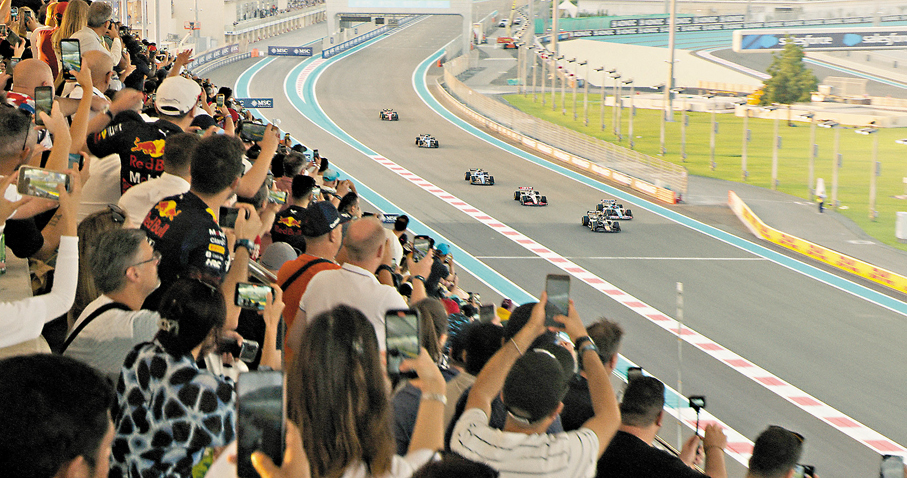 ●《F1電影》在真實賽車場地取景，包括英國銀石、匈牙利、摩納哥及日本鈴鹿等。