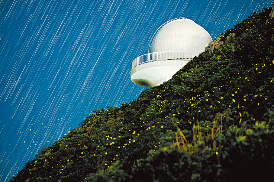 ●圖為位於西涌社區的深圳市天文台，可見到星空和螢火蟲。 資料圖片
