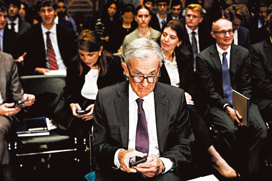 ●特朗普考慮最快今年夏天提前宣布接替鮑威爾的人選，迫使鮑威爾讓步。 美聯社