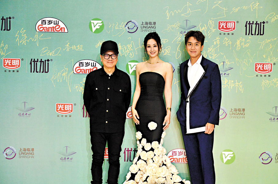 ●（左起）鍾澍佳攜高海寧與馬國明現身。   夏微  攝