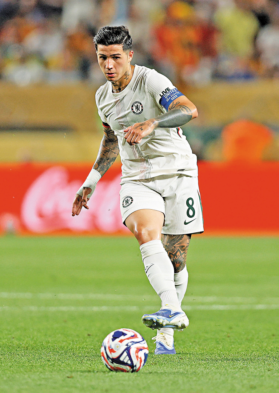 ●安素費南迪斯倒戈對陣舊東家，百般滋味在心頭。  資料圖片