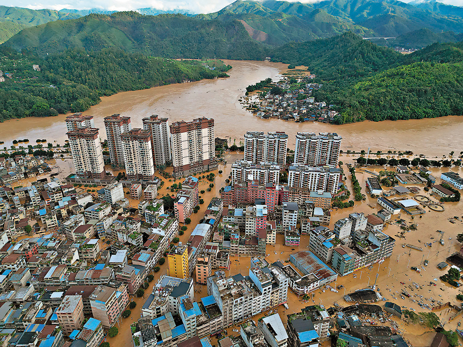 ●洪水中的榕江縣城。 新華社