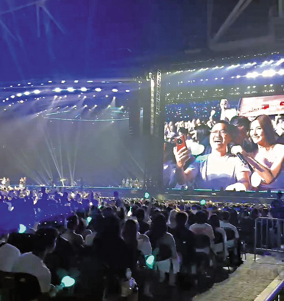 ●歌迷點歌合唱。