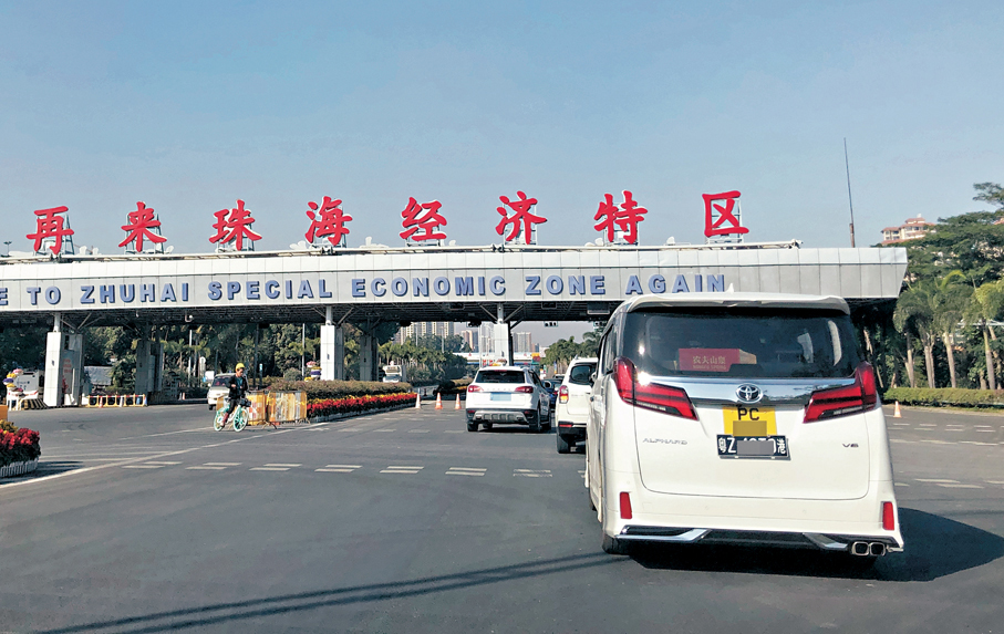 ●港澳車輛在珠海行駛。  香港文匯報記者方俊明  攝
