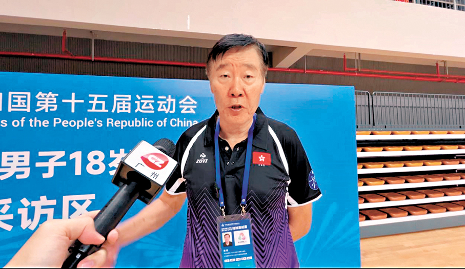 ●陳剛指香港少年隊在備戰時間不足下取得如此成績實屬不易。 香港文匯報記者敖敏輝 攝