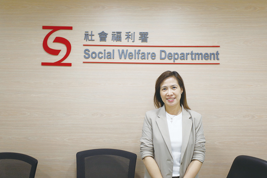 ●社署保護家庭及兒童服務課社工杜婉華表示，除為受虐待兒童及其家人提供服務外，服務課亦為遭受虐待配偶/同居情侶提供適切支援。